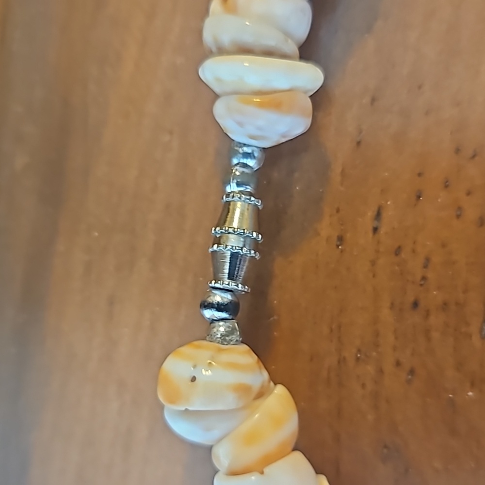 Shell necklace - Picture 2 of 4